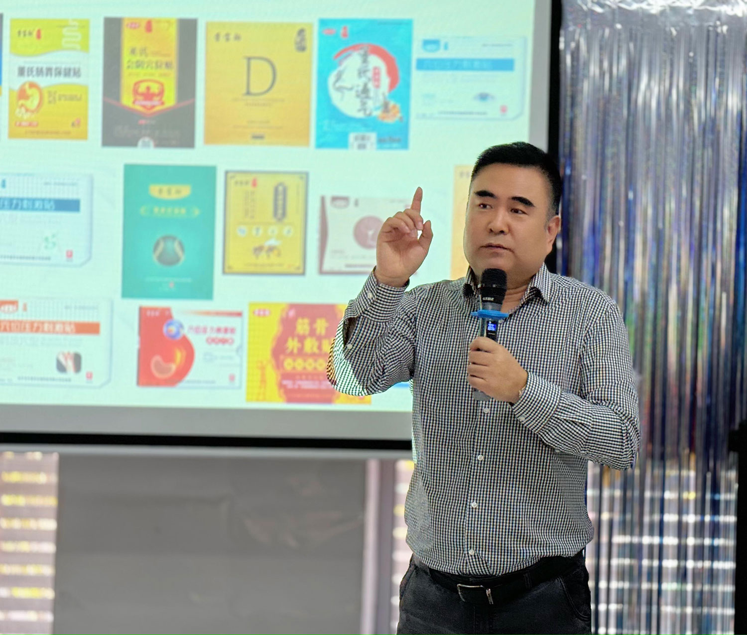 2024.11.04辽宁百年董氏携手大石桥星恒保险代理有限责任公司开展活动 